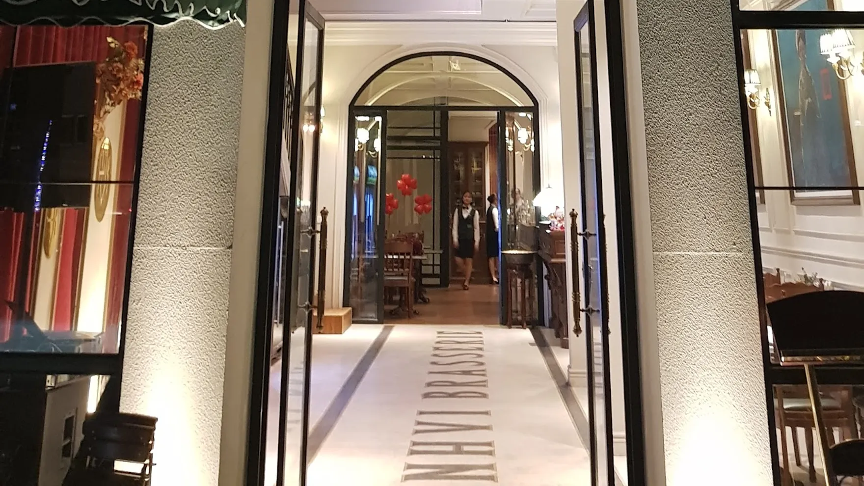 Nhà hàng Kinh Vĩ Brasserie restaurant in Trường Vinh