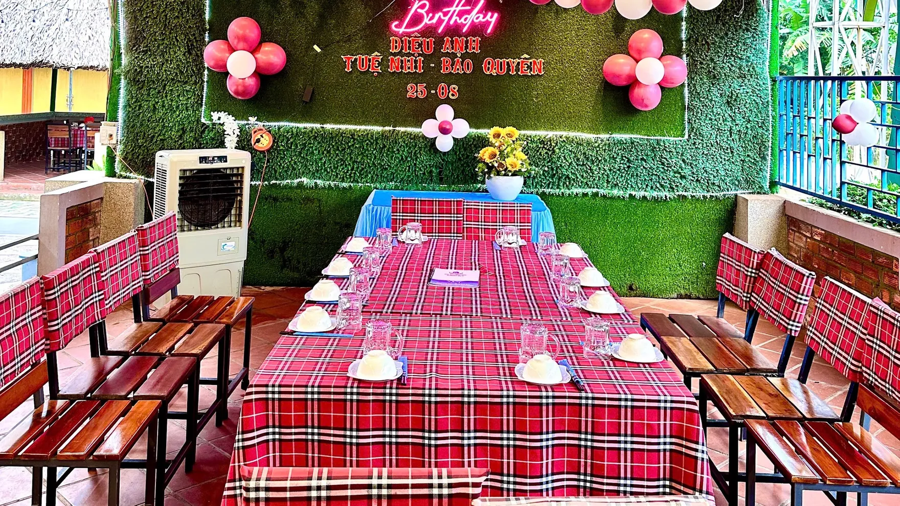 Chợ Hải Sán Phố Biển restaurant in Đồng Nai