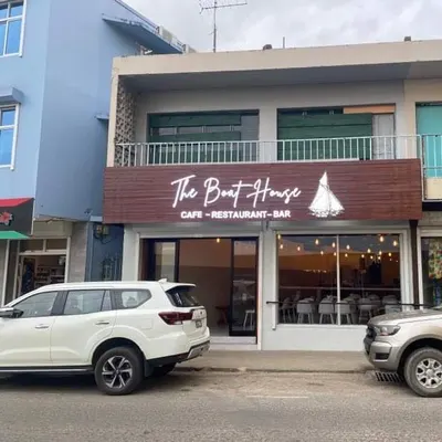 The Boat House - Cafe - Restaurant - Bar restaurant